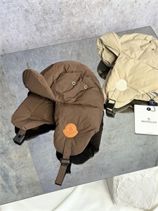 {{productViewItem.photos[photoViewList.activeNavIndex].Alt || productViewItem.photos[photoViewList.activeNavIndex].Description || 'Шапка MONCLER'}}