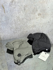 {{productViewItem.photos[photoViewList.activeNavIndex].Alt || productViewItem.photos[photoViewList.activeNavIndex].Description || 'Шапка MONCLER'}}