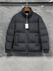 {{productViewItem.photos[photoViewList.activeNavIndex].Alt || productViewItem.photos[photoViewList.activeNavIndex].Description || 'Пуховик BERLUTI'}}