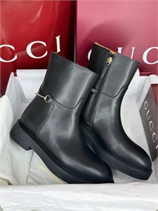 {{productViewItem.photos[photoViewList.activeNavIndex].Alt || productViewItem.photos[photoViewList.activeNavIndex].Description || 'Ботинки GUCCI'}}