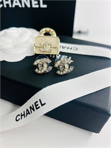 {{productViewItem.photos[photoViewList.activeNavIndex].Alt || productViewItem.photos[photoViewList.activeNavIndex].Description || 'Серьги CHANEL'}}