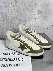 {{productViewItem.photos[photoViewList.activeNavIndex].Alt || productViewItem.photos[photoViewList.activeNavIndex].Description || 'Кеды GOLDEN GOOSE'}}