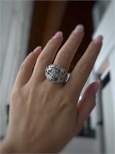 {{productViewItem.photos[photoViewList.activeNavIndex].Alt || productViewItem.photos[photoViewList.activeNavIndex].Description || 'Кольцо CHANEL'}}