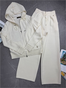 {{productViewItem.photos[photoViewList.activeNavIndex].Alt || productViewItem.photos[photoViewList.activeNavIndex].Description || 'Костюм LORO PIANA'}}