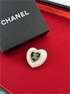 {{productViewItem.photos[photoViewList.activeNavIndex].Alt || productViewItem.photos[photoViewList.activeNavIndex].Description || 'Брошь CHANEL'}}