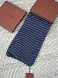 {{productViewItem.photos[photoViewList.activeNavIndex].Alt || productViewItem.photos[photoViewList.activeNavIndex].Description || 'шарф LP'}}