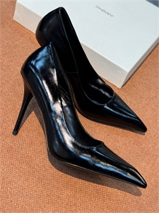 {{productViewItem.photos[photoViewList.activeNavIndex].Alt || productViewItem.photos[photoViewList.activeNavIndex].Description || 'Туфли YSL'}}