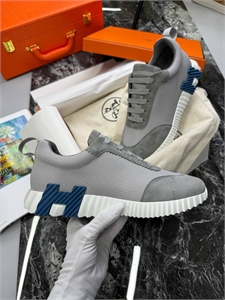 {{productViewItem.photos[photoViewList.activeNavIndex].Alt || productViewItem.photos[photoViewList.activeNavIndex].Description || 'Кроссовки HERMES'}}