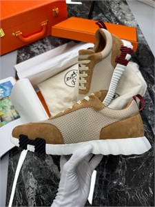 {{productViewItem.photos[photoViewList.activeNavIndex].Alt || productViewItem.photos[photoViewList.activeNavIndex].Description || 'Кроссовки HERMES'}}