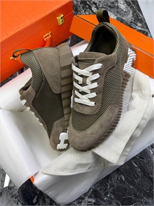 {{productViewItem.photos[photoViewList.activeNavIndex].Alt || productViewItem.photos[photoViewList.activeNavIndex].Description || 'Кроссовки HERMES'}}