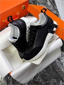 {{productViewItem.photos[photoViewList.activeNavIndex].Alt || productViewItem.photos[photoViewList.activeNavIndex].Description || 'Кроссовки HERMES'}}