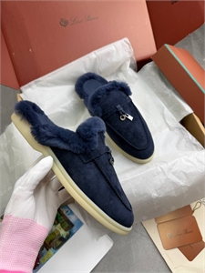 {{productViewItem.photos[photoViewList.activeNavIndex].Alt || productViewItem.photos[photoViewList.activeNavIndex].Description || 'Мюли LORO PIANA'}}