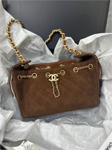 {{productViewItem.photos[photoViewList.activeNavIndex].Alt || productViewItem.photos[photoViewList.activeNavIndex].Description || 'Сумка CHANEL'}}