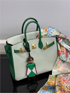 {{productViewItem.photos[photoViewList.activeNavIndex].Alt || productViewItem.photos[photoViewList.activeNavIndex].Description || 'Сумка HERMES'}}