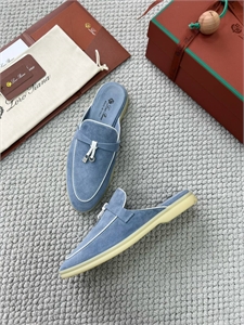 {{productViewItem.photos[photoViewList.activeNavIndex].Alt || productViewItem.photos[photoViewList.activeNavIndex].Description || 'Мюли LORO PIANA'}}