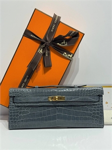 {{productViewItem.photos[photoViewList.activeNavIndex].Alt || productViewItem.photos[photoViewList.activeNavIndex].Description || 'Сумка HERMES'}}