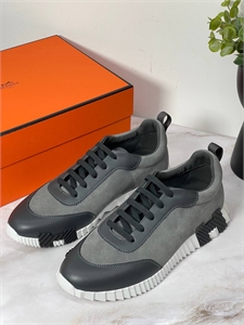 {{productViewItem.photos[photoViewList.activeNavIndex].Alt || productViewItem.photos[photoViewList.activeNavIndex].Description || 'Кроссовки HERMES'}}