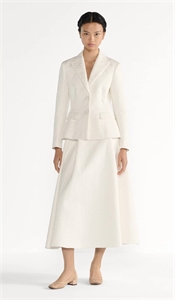 {{productViewItem.photos[photoViewList.activeNavIndex].Alt || productViewItem.photos[photoViewList.activeNavIndex].Description || 'Костюм DIOR'}}