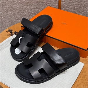 {{productViewItem.photos[photoViewList.activeNavIndex].Alt || productViewItem.photos[photoViewList.activeNavIndex].Description || 'Тапочки HERMES'}}