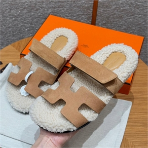 {{productViewItem.photos[photoViewList.activeNavIndex].Alt || productViewItem.photos[photoViewList.activeNavIndex].Description || 'Тапочки HERMES'}}