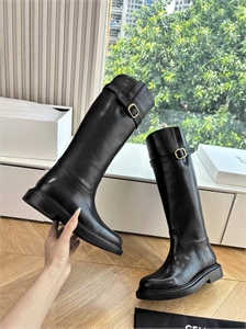 {{productViewItem.photos[photoViewList.activeNavIndex].Alt || productViewItem.photos[photoViewList.activeNavIndex].Description || 'Сапоги CELINE'}}