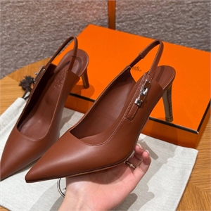 {{productViewItem.photos[photoViewList.activeNavIndex].Alt || productViewItem.photos[photoViewList.activeNavIndex].Description || 'Босоножки HERMES'}}