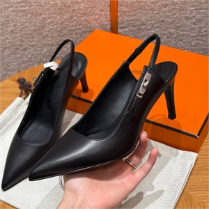 {{productViewItem.photos[photoViewList.activeNavIndex].Alt || productViewItem.photos[photoViewList.activeNavIndex].Description || 'Босоножки HERMES'}}