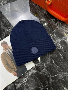 {{productViewItem.photos[photoViewList.activeNavIndex].Alt || productViewItem.photos[photoViewList.activeNavIndex].Description || 'Шапка MONCLER'}}