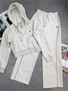 {{productViewItem.photos[photoViewList.activeNavIndex].Alt || productViewItem.photos[photoViewList.activeNavIndex].Description || 'Костюм DIOR'}}