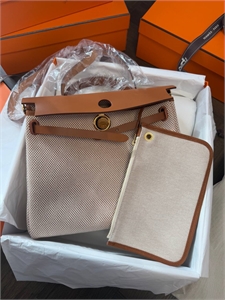 {{productViewItem.photos[photoViewList.activeNavIndex].Alt || productViewItem.photos[photoViewList.activeNavIndex].Description || 'Сумка HERMES'}}