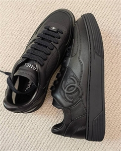 {{productViewItem.photos[photoViewList.activeNavIndex].Alt || productViewItem.photos[photoViewList.activeNavIndex].Description || 'Кроссовки CHANEL'}}