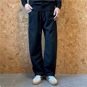 {{productViewItem.photos[photoViewList.activeNavIndex].Alt || productViewItem.photos[photoViewList.activeNavIndex].Description || 'Брюки MM6'}}