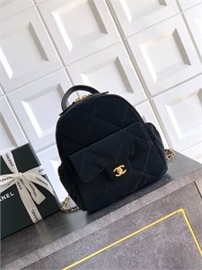 {{productViewItem.photos[photoViewList.activeNavIndex].Alt || productViewItem.photos[photoViewList.activeNavIndex].Description || 'Рюкзак CHANEL'}}