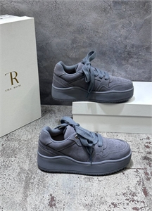 {{productViewItem.photos[photoViewList.activeNavIndex].Alt || productViewItem.photos[photoViewList.activeNavIndex].Description || 'Кроссовки THE ROW'}}