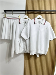 {{productViewItem.photos[photoViewList.activeNavIndex].Alt || productViewItem.photos[photoViewList.activeNavIndex].Description || 'Поло MIU MIU'}}