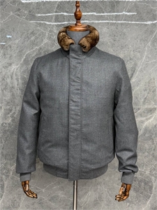 {{productViewItem.photos[photoViewList.activeNavIndex].Alt || productViewItem.photos[photoViewList.activeNavIndex].Description || 'Бомбер LP из кашемира'}}