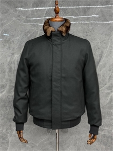 {{productViewItem.photos[photoViewList.activeNavIndex].Alt || productViewItem.photos[photoViewList.activeNavIndex].Description || 'Бомбер LP из кашемира'}}