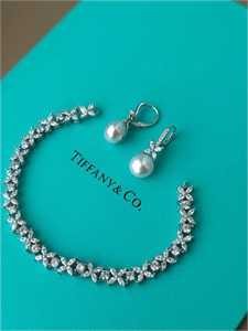 {{productViewItem.photos[photoViewList.activeNavIndex].Alt || productViewItem.photos[photoViewList.activeNavIndex].Description || 'Браслет Tiffany&amp;Co Серебро 925'}}