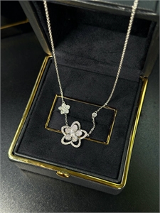 {{productViewItem.photos[photoViewList.activeNavIndex].Alt || productViewItem.photos[photoViewList.activeNavIndex].Description || 'Кулон GRAFF  золото 750 п'}}