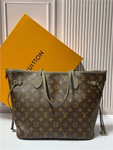 {{productViewItem.photos[photoViewList.activeNavIndex].Alt || productViewItem.photos[photoViewList.activeNavIndex].Description || 'Сумка LOUIS VUITTON Двусторонняя'}}