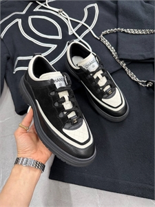 {{productViewItem.photos[photoViewList.activeNavIndex].Alt || productViewItem.photos[photoViewList.activeNavIndex].Description || 'Кроссовки CHANEL'}}