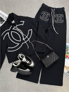 {{productViewItem.photos[photoViewList.activeNavIndex].Alt || productViewItem.photos[photoViewList.activeNavIndex].Description || 'Костюм CHANEL'}}