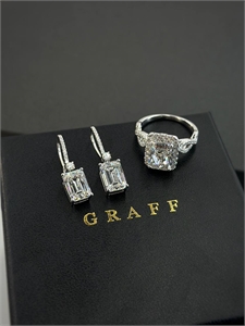 {{productViewItem.photos[photoViewList.activeNavIndex].Alt || productViewItem.photos[photoViewList.activeNavIndex].Description || 'Бриллиантовое кольцо GRAFF золото 750 п'}}