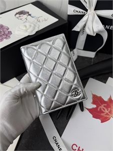 {{productViewItem.photos[photoViewList.activeNavIndex].Alt || productViewItem.photos[photoViewList.activeNavIndex].Description || 'Обложка CHANEL'}}