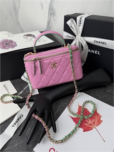 {{productViewItem.photos[photoViewList.activeNavIndex].Alt || productViewItem.photos[photoViewList.activeNavIndex].Description || 'Сумка CHANEL'}}