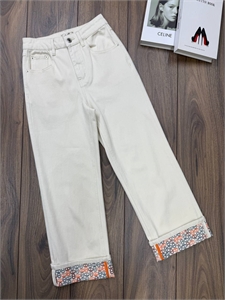 {{productViewItem.photos[photoViewList.activeNavIndex].Alt || productViewItem.photos[photoViewList.activeNavIndex].Description || 'Джинсы DIOR'}}