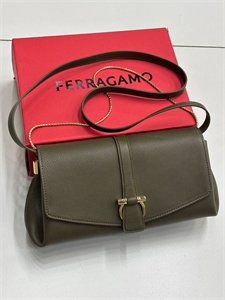 {{productViewItem.photos[photoViewList.activeNavIndex].Alt || productViewItem.photos[photoViewList.activeNavIndex].Description || 'Сумка FARRAGAMO'}}