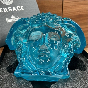 {{productViewItem.photos[photoViewList.activeNavIndex].Alt || productViewItem.photos[photoViewList.activeNavIndex].Description || 'Ваза от VERSACE'}}