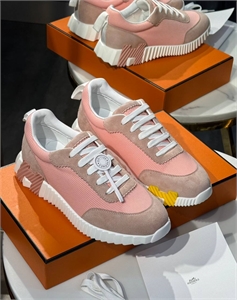 {{productViewItem.photos[photoViewList.activeNavIndex].Alt || productViewItem.photos[photoViewList.activeNavIndex].Description || 'Кроссовки HERMES'}}