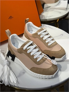 {{productViewItem.photos[photoViewList.activeNavIndex].Alt || productViewItem.photos[photoViewList.activeNavIndex].Description || 'Кроссовки HERMES'}}